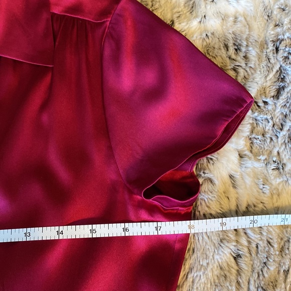 Beautiful womens small  fuchsia pink silk cap sleeve shirt in EUC - Picture 3 of 7